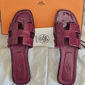 HERMES ORAN SANDAL In OSTRICH Very Limited Patent Leather Carmin Color 40/ 10US